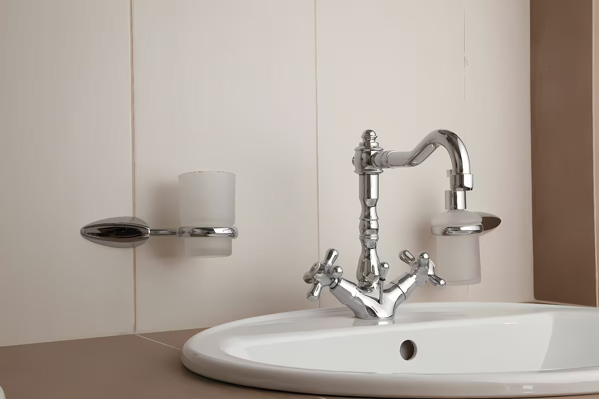 Kromirana ventilna miješalica za umivaonik Paffoni Ricordi s odvodom u retro dizajnu