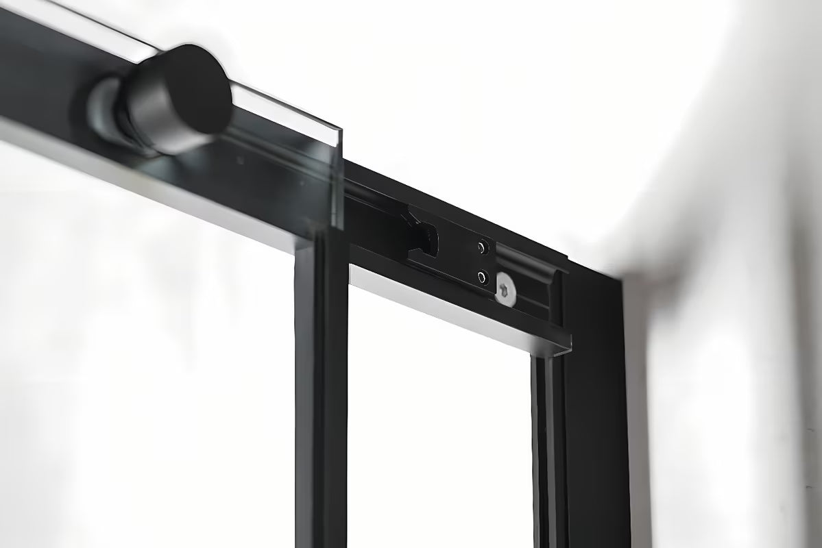 Tuš vrata Polysan Altis Line 160 cm s kliznim otvaranjem, prozirnim staklom i mat crnim profilima.