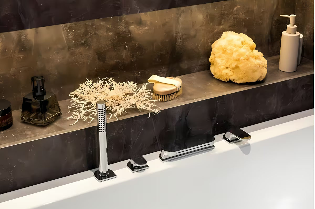 Kada stojeća slavina Ravak Chrome u kromu sa slap izljevom i tuš setom