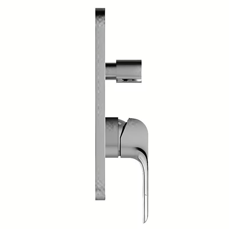 Podžbukna 2-smjerna tuš i miješalica za kadu Ravak Flat u sjajnoj krom izvedbi.