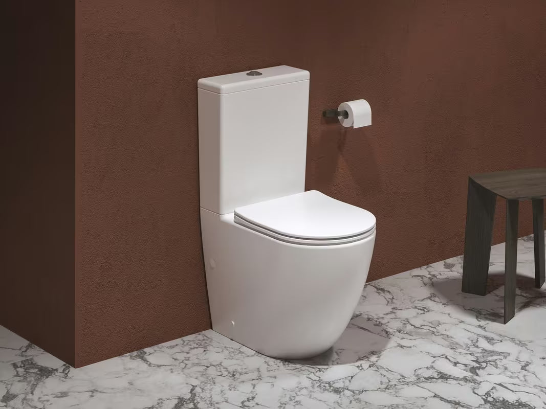 Bijeli samostojeći WC kombi Ravak Optima RimOff s wc daskom soft Close