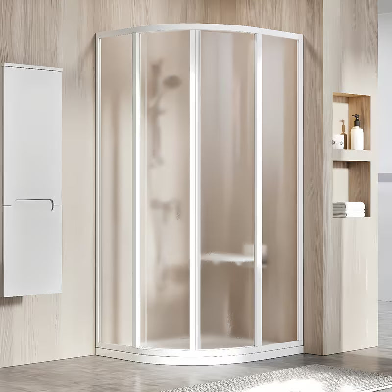 Polukružna tuš kabina Ravak Supernova 80x80 cm u bijeloj boji s neprozirnim staklom Grape i kliznim vratima.