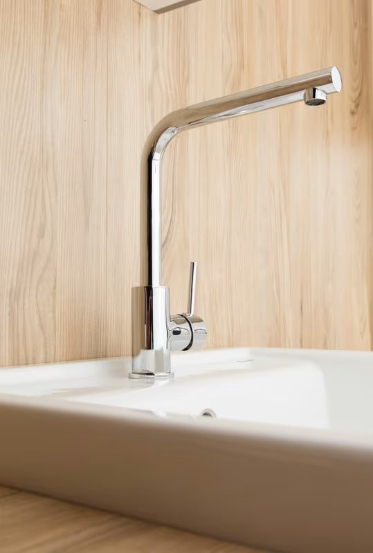 Kromirana miješalica za sudoper S-Line Pro sa zakretnim L izljevom i fleksibilnim perlatorom