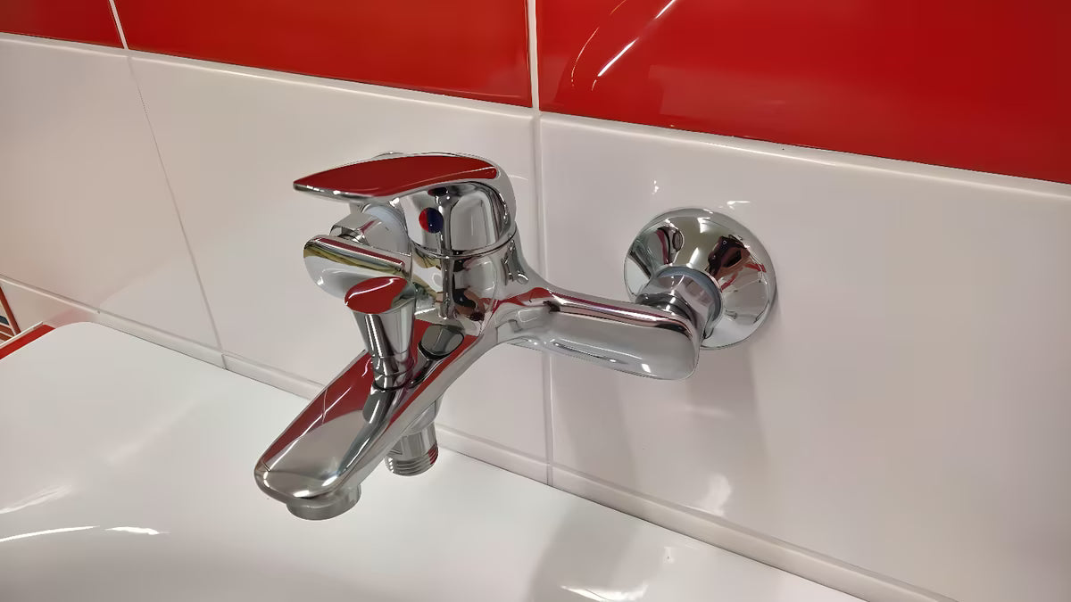 Jednoručna Baterija zidna miješalica za kadu S-Line Pro u krom izvedbi sa zaobljenim dizajnom