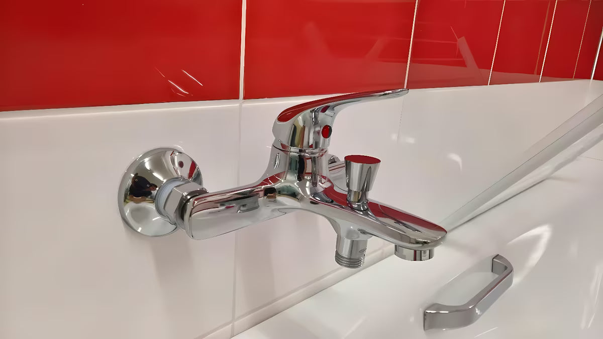 Jednoručna Baterija zidna miješalica za kadu S-Line Pro u krom izvedbi sa zaobljenim dizajnom