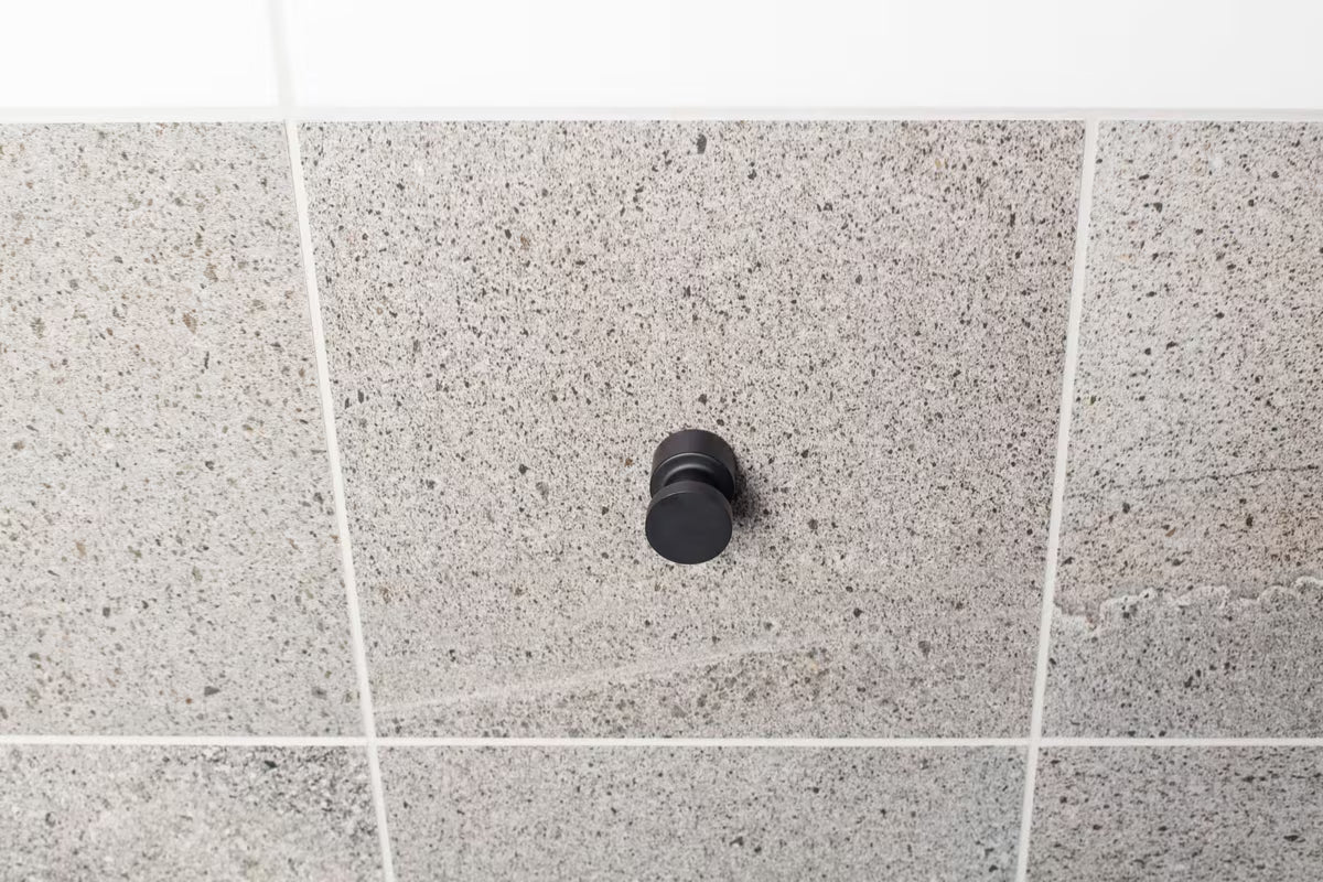 Crni zidni kukica SAT B-Way R za kupaonicu pro ručnike i ogrtače