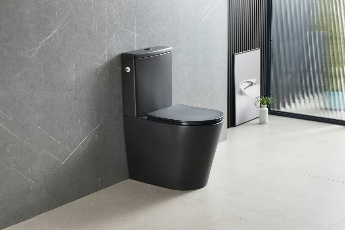 Samostojeći WC kombi SAT Brevis u crnoj mat boji s rimless školjkom i sjedalom soft Close.