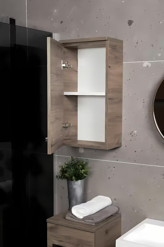 Viseća kupaonski ormarić SAT Cube Way 32,5 x 20 x 63 cm u dekoru hrasta wellington s kromiranom ručkicom.