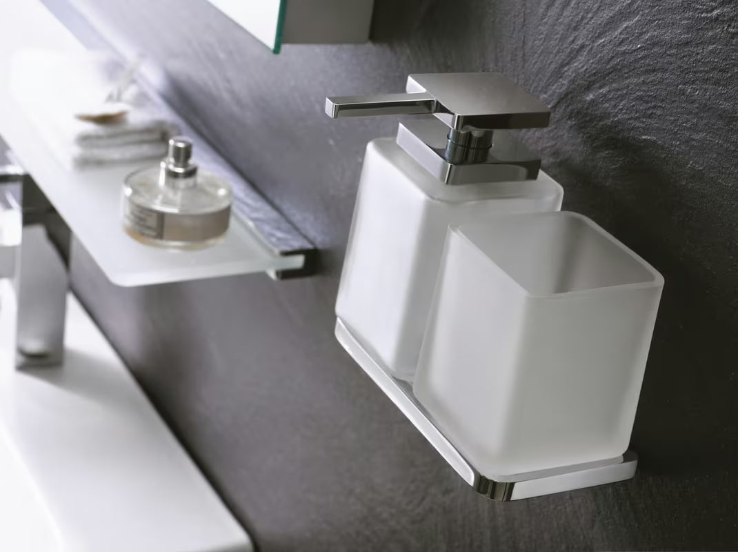 Zidna čaša SAT Evolution S od satiniranog stakla za kupaonicu.