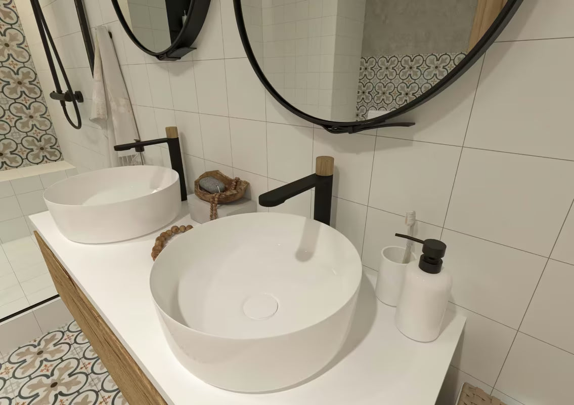 Bijeli dozator sapuna SAT Feel modernog dizajna za kupaonicu