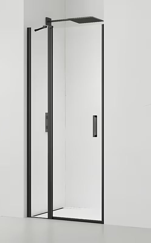 Tuš vrata za nišu SAT Fusion 80 cm u mat crnoj boji s prozirnim staklom i bezokvirnom konstrukcijom.