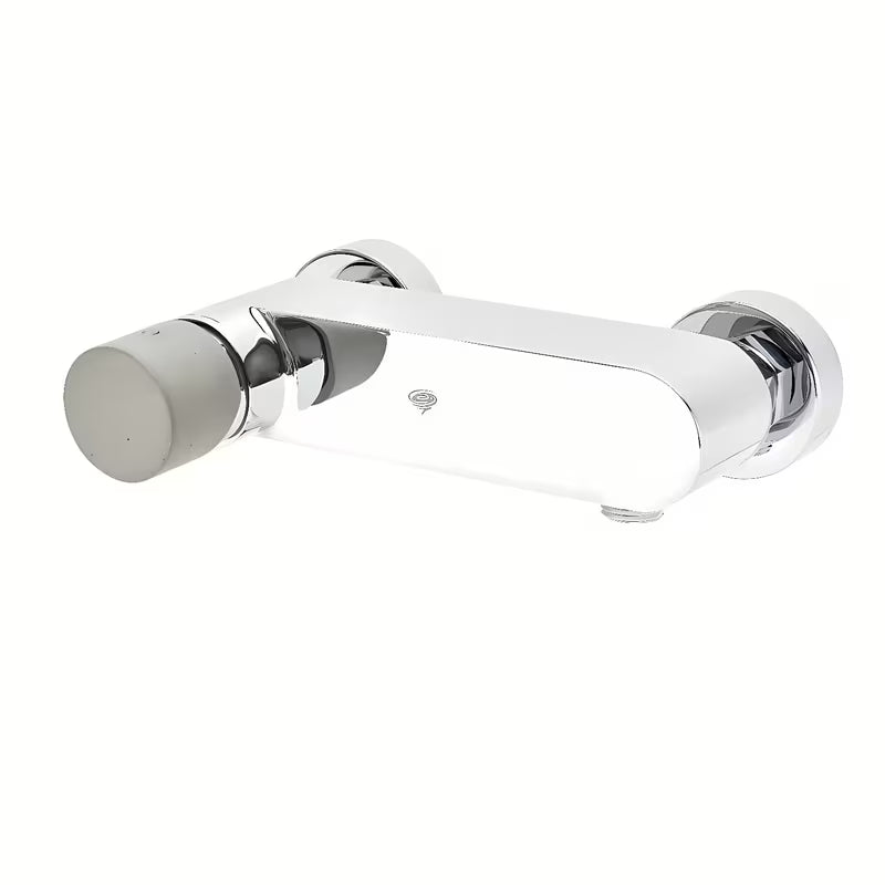 Jednoručna Baterija miješalica za tuš SAT Fusion s betonskom ručicom i sjajnom kromiranom površinom pro za zidnu montažu.