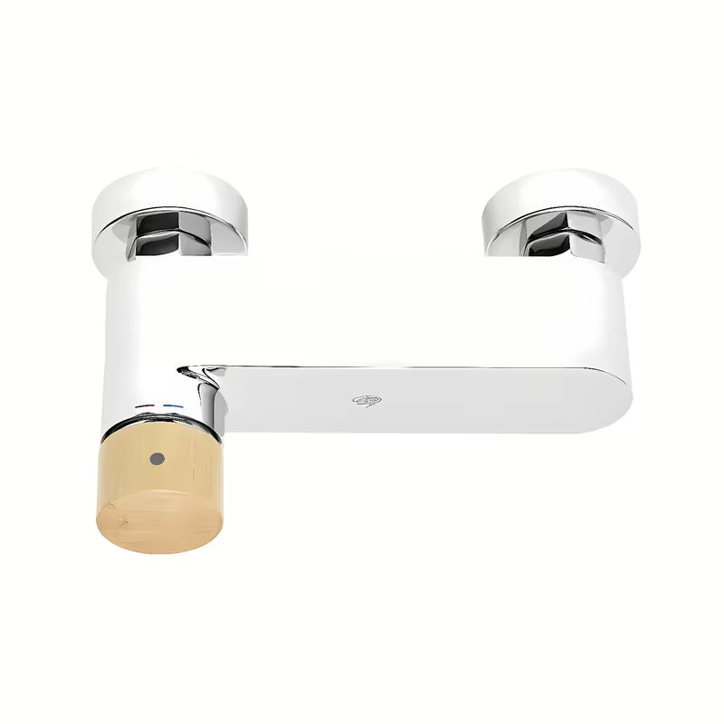 Jednoručna Baterija miješalica za tuš SAT Fusion s kromiranom površinom i ručicom u dekoru svijetlog drva.