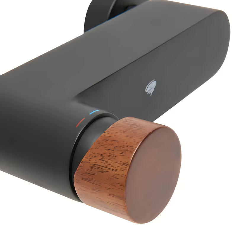 Tuš jednoručna baterija slavina SAT Fusion s ručicom u dekoru tamnog drva i mesinganom konstrukcijom