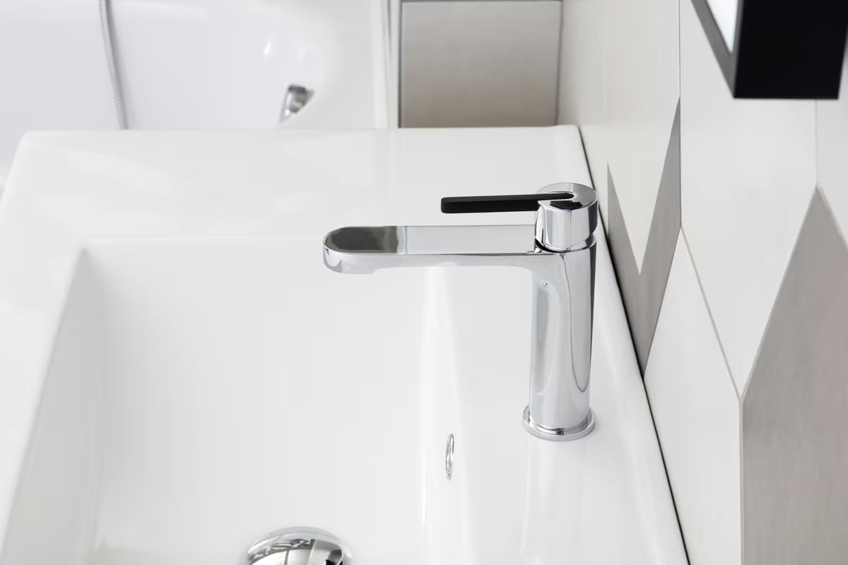 Miješalica za Umivaonik SAT Fusion u krom izvedbi s crnim detaljima