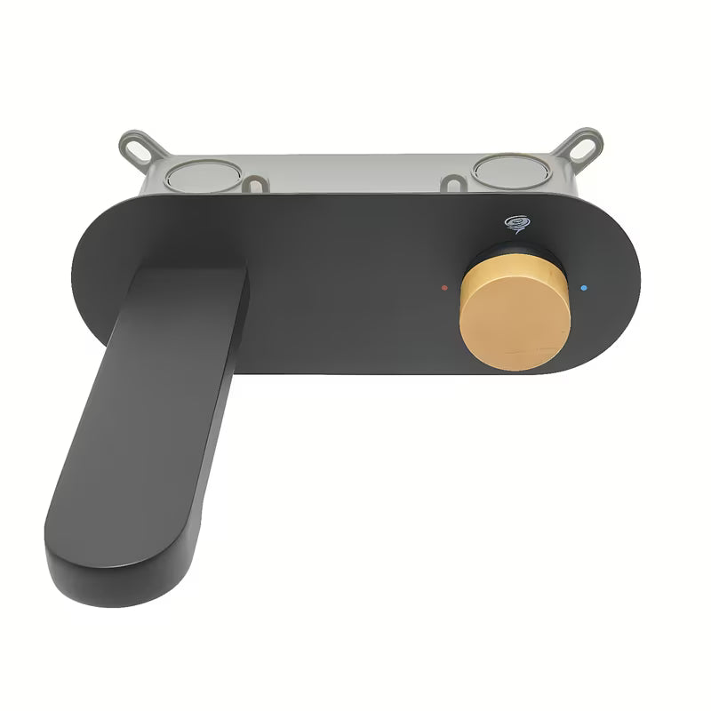 Podžbukna miješalica za umivaonik SAT Fusion u mat crnoj boji s ručicom u dekoru svijetlog drva.