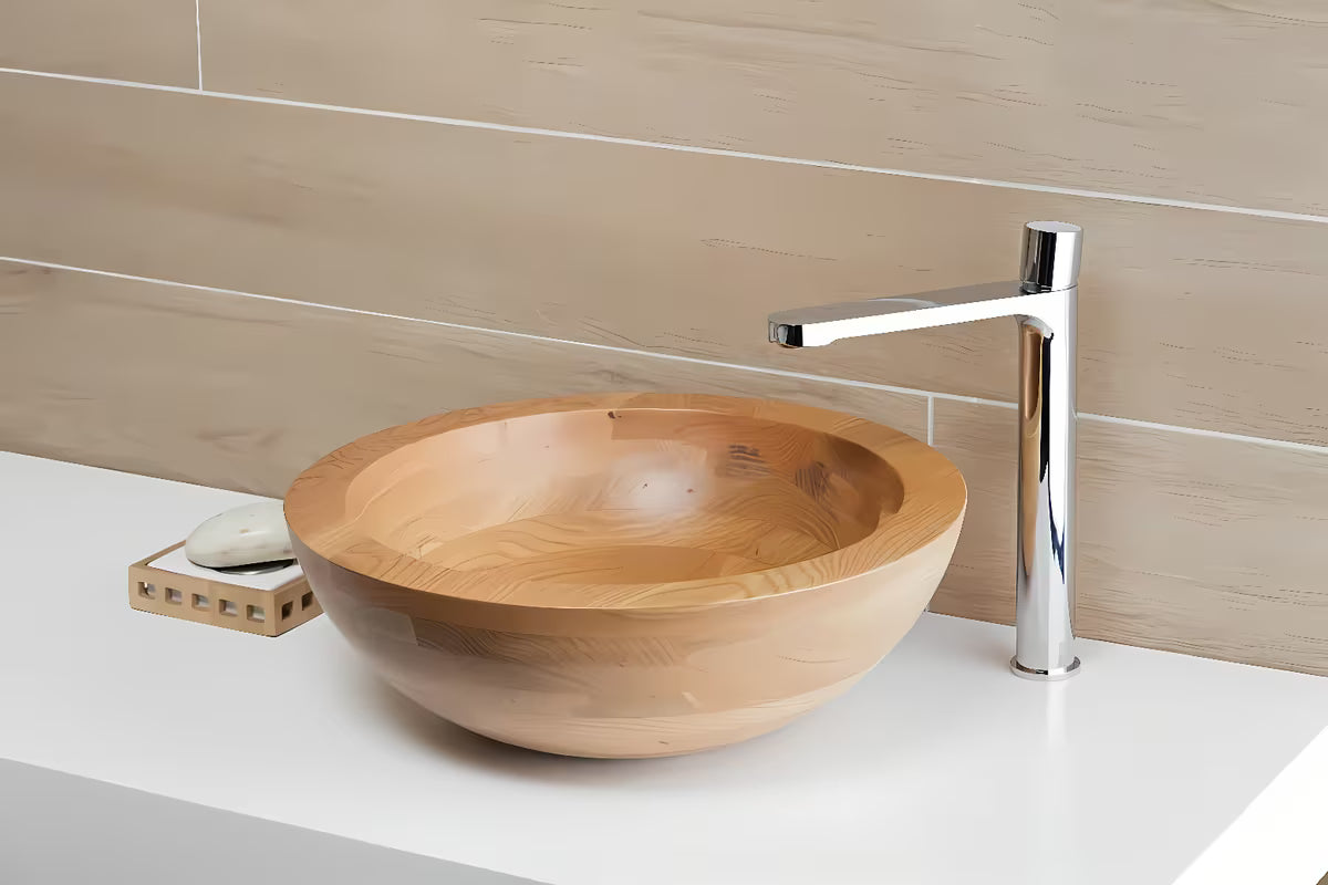 Visoka miješalica za Umivaonik SAT Fusion u krom izvedbi sa štedljivim perlatorom.