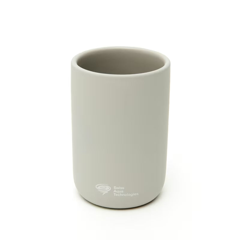Samostojeći mat sivi držač četkica za zube SAT Infinitio od gumirane keramike.