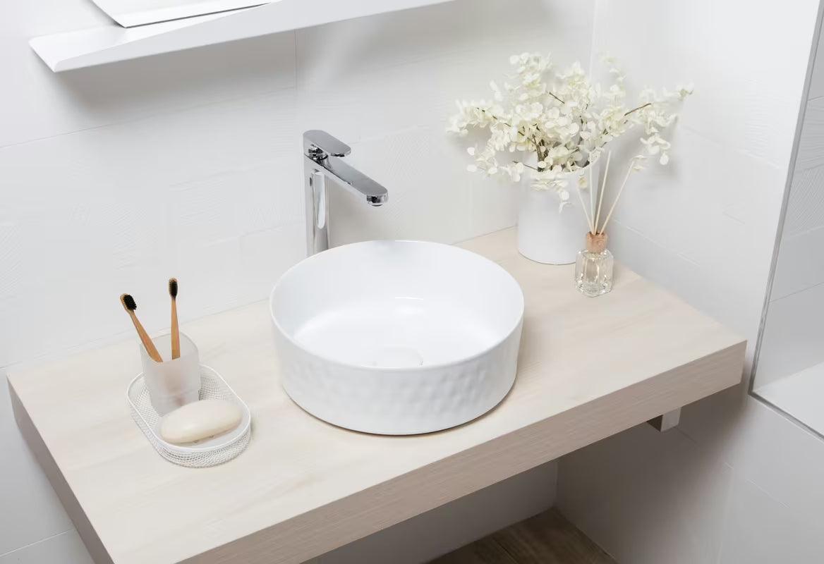 Sjajni bijeli keramički umivaonik na ploču SAT Infinitio 36 x 36 cm bez preljeva