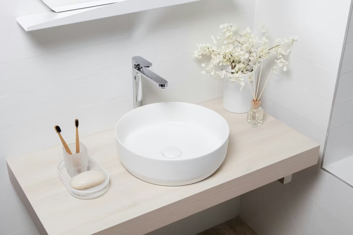 Mat bijeli tankostijeni keramički umivaonik na ploču SAT Infinitio 39x39 cm