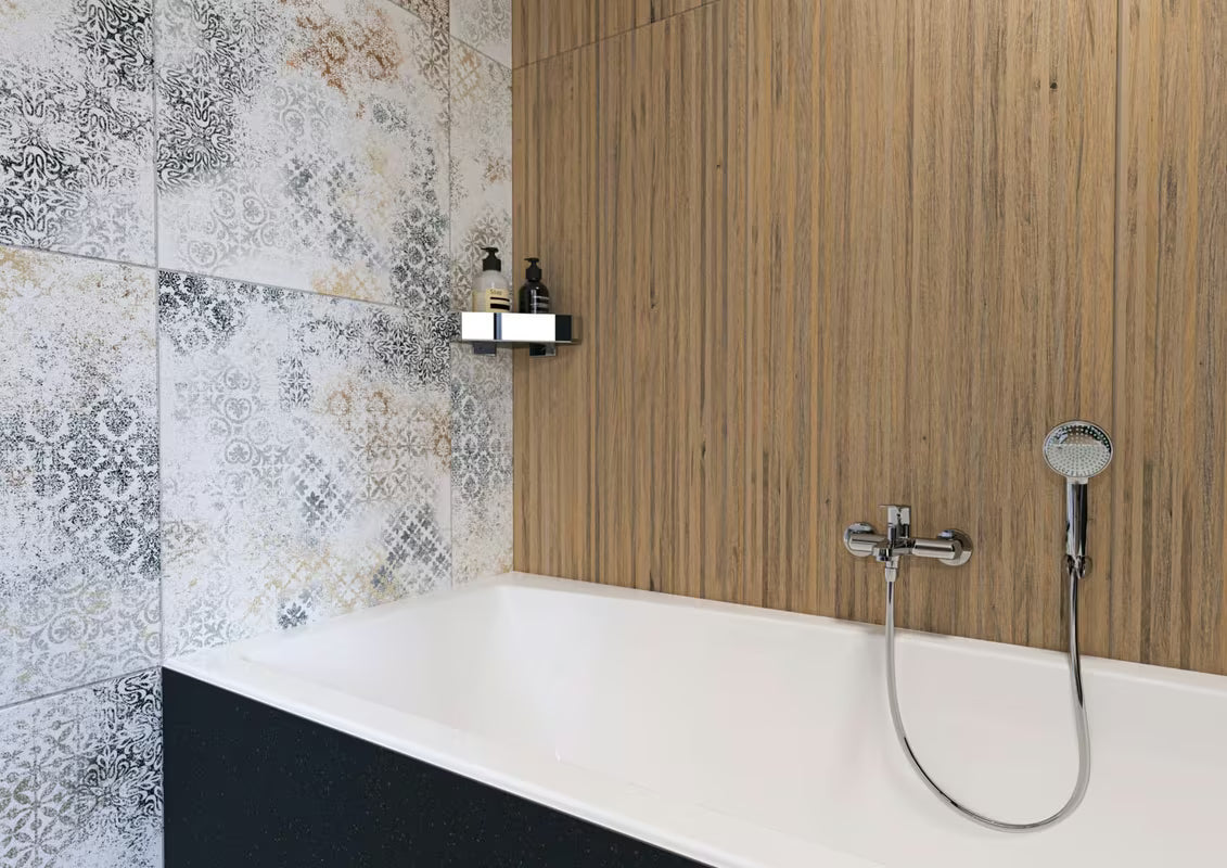 Kutna tuš polica SAT Industrial od nehrđajućeg čelika sa sjajnom površinom pro zidna montaža bušenjem.