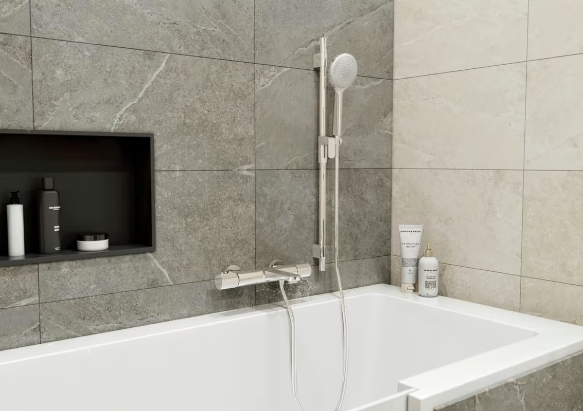 Termostatska zidna miješalica za kadu SAT Chrome u krom izvedbi sa sigurnosnim graničnikom na 38 °C