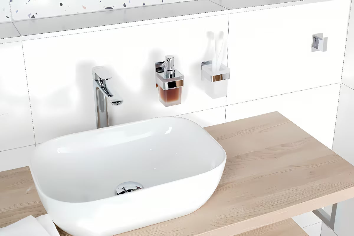 Kromirani dozator sapuna SAT od nehrđajućeg čelika pro montaža lijepljenjem bez bušenja.