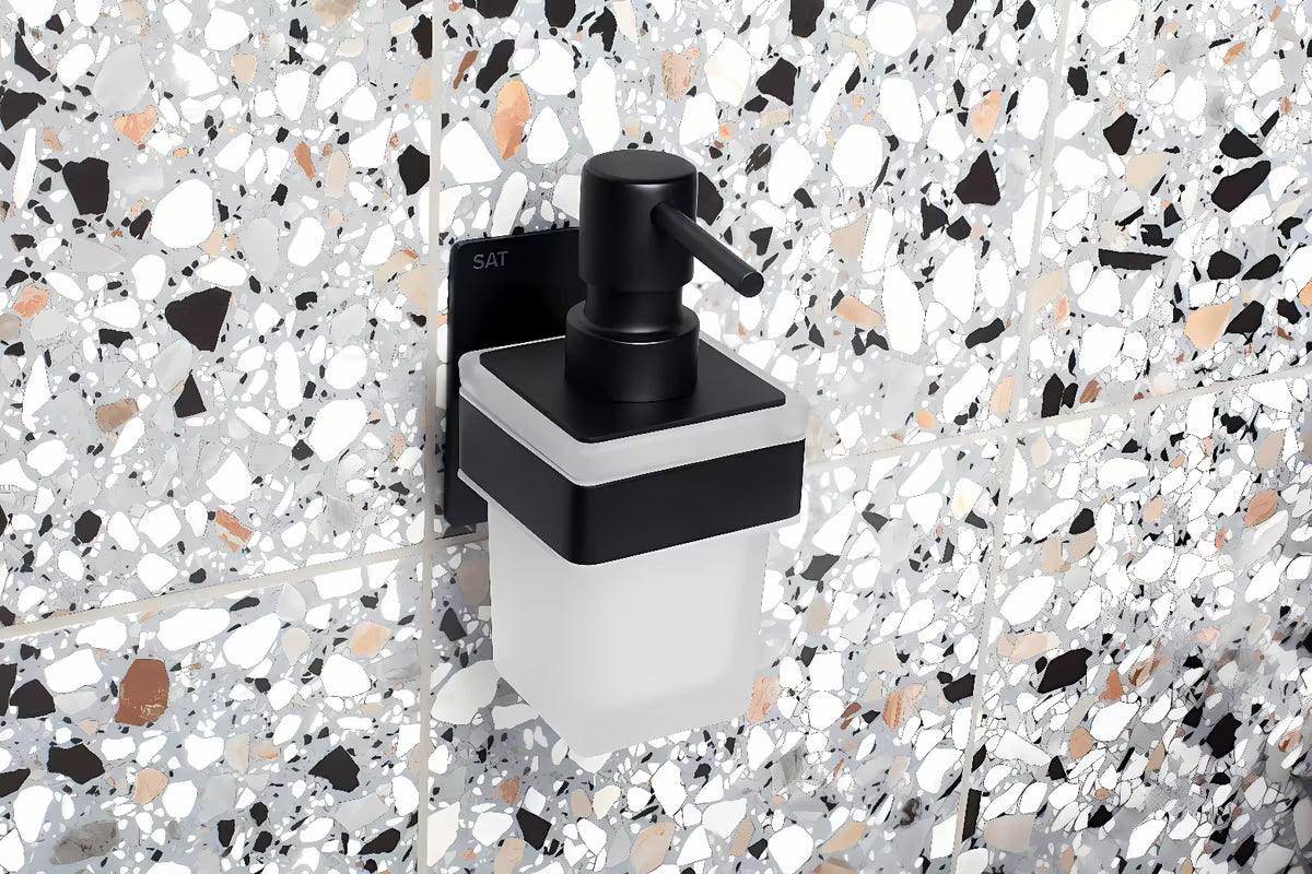 Crni nehrđajući dozator sapuna SAT pro montaža lijepljenjem bez bušenja