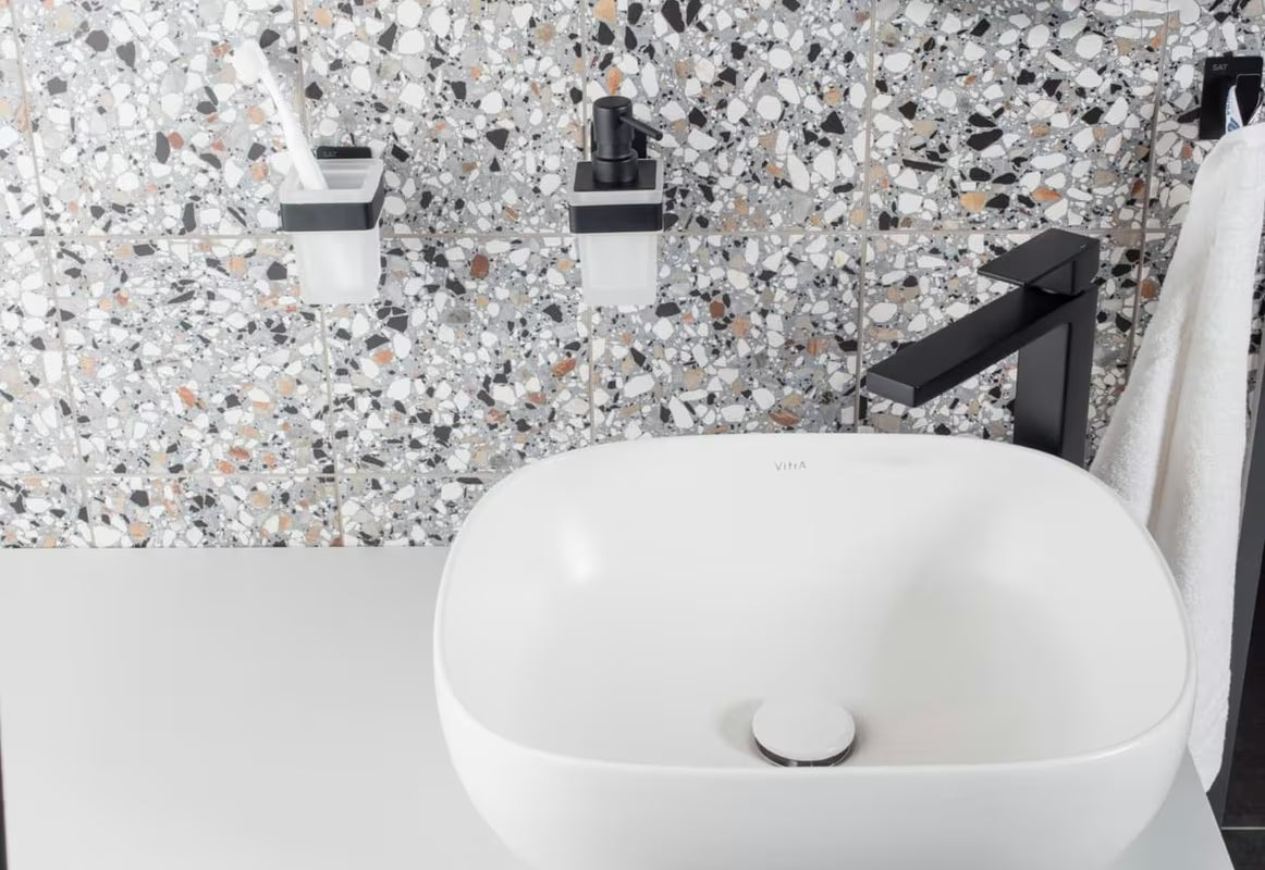 Crni nehrđajući dozator sapuna SAT pro montaža lijepljenjem bez bušenja