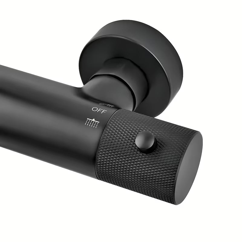 Termostatski tuš sustav SAT s crnom mat termostatskom slavinom, nadglavnim i ručnim tušem.