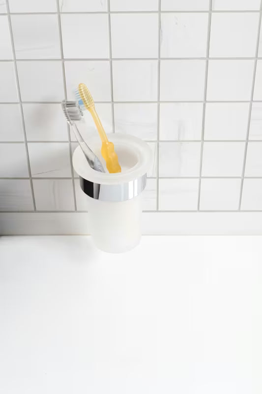 Zidni držač čaša SAT Simply R u krom izvedbi s mat staklom.