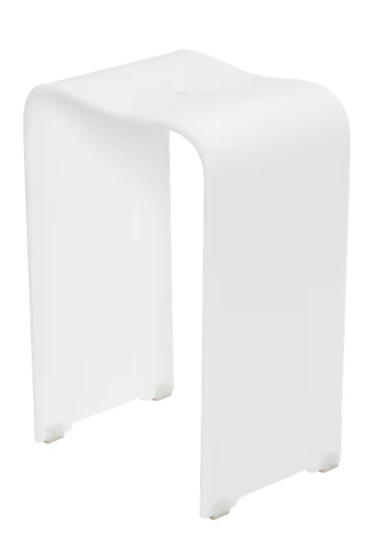 Bijeli samostojeći sjedalo za tuš SAT od plastike pro za udobnije i sigurnije tuširanje.