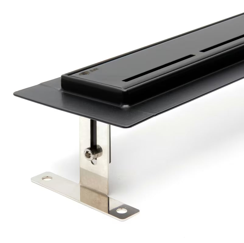 Crni tuš kanalica SAT s rešetkom 70 cm i sifonom na jednoj strani