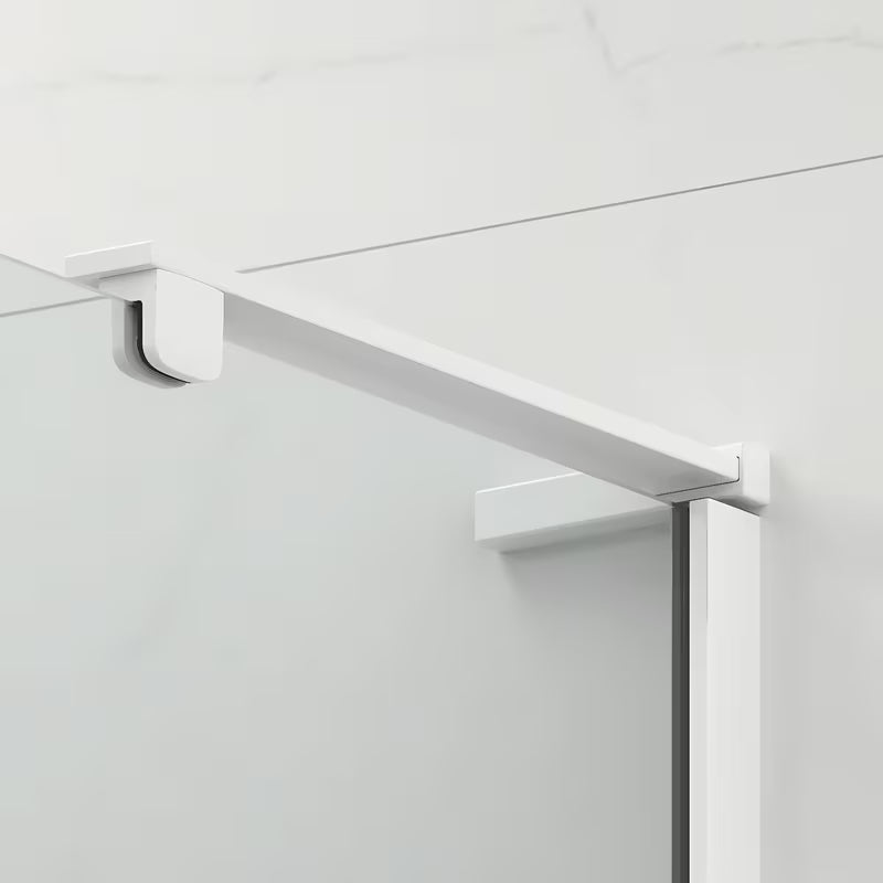 Kvadratna tuš kabina SAT Tgd New 90x90 cm u mat bijeloj boji s prozirnim staklom i vratima na šarke.