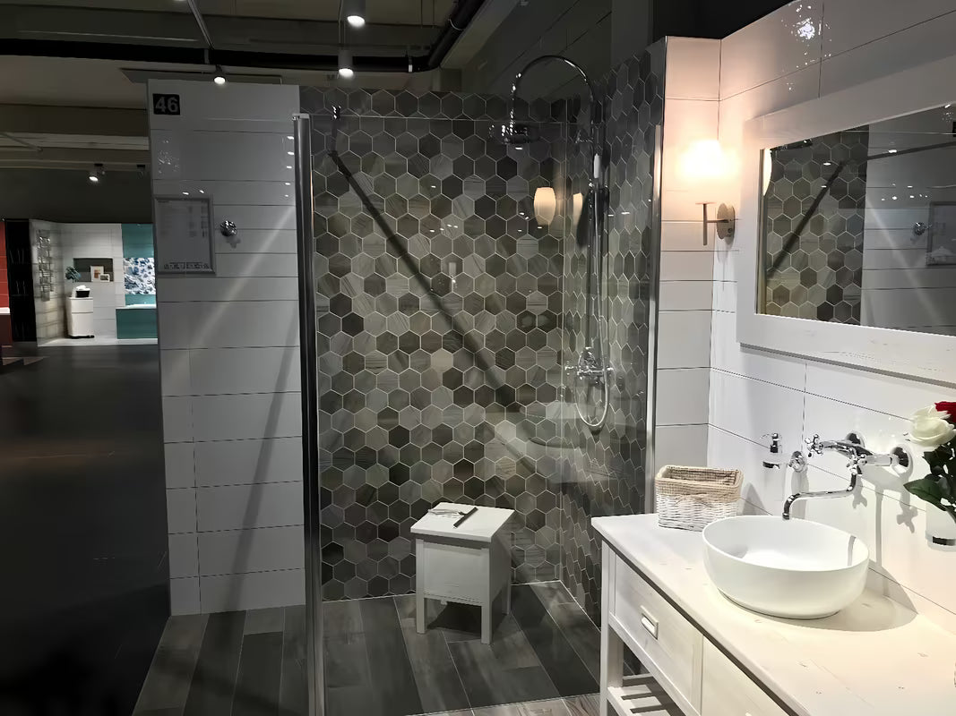 Okretna bočna tuš stijena SAT Walk-in od prozirnog stakla s kromiranim profilima