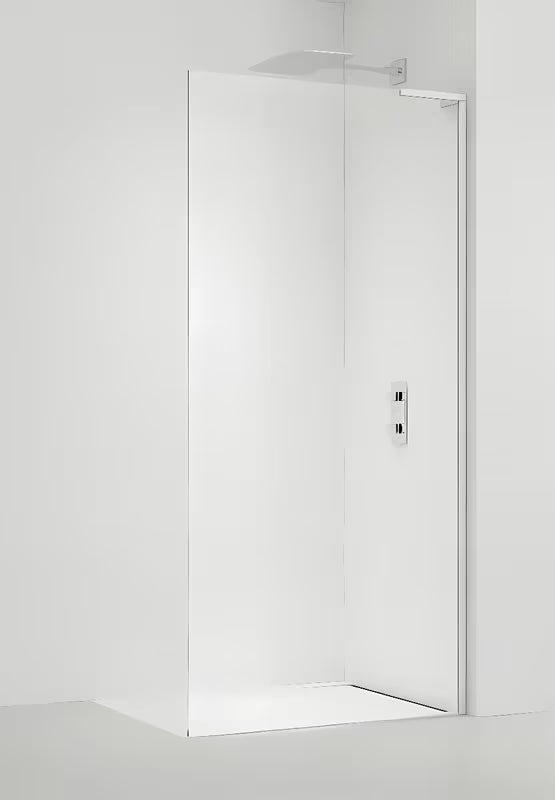 Bijela walk-in tuš stijena SAT Walk-in 110 cm s prozirnim sigurnosnim staklom i bezokvirnom izvedbom.