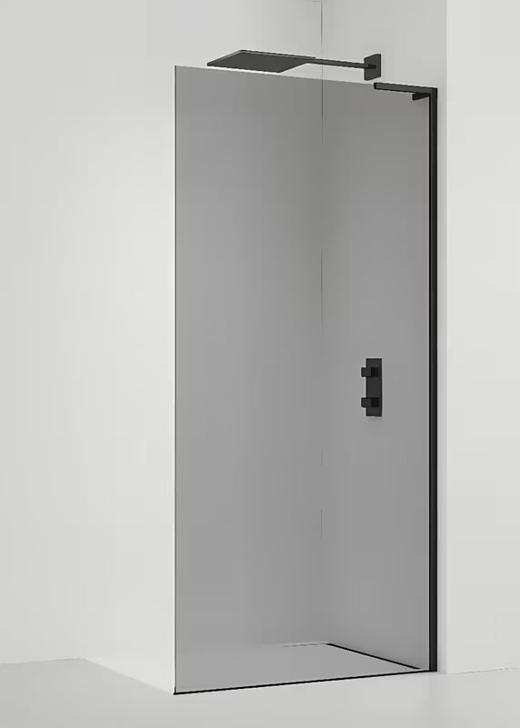 Walk-in tuš stijena SAT Walk-in 110x200cm sa zatamnjenim staklom i crnim mat profilima.
