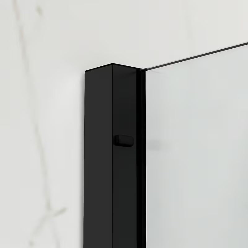 Tuš stijena Walk-In SAT Xmotion 110 cm u crnoj izvedbi s prozirnim staklom i kliznim otvaranjem.