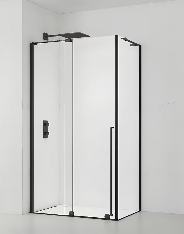 Pravokutna tuš kabina SAT Walk-In Xmotion 110x90 cm u crnoj boji s kliznim vratima i prozirnim staklom.