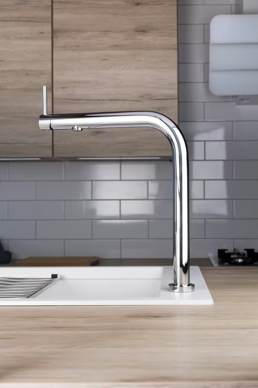 Kromirana miješalica za sudoper SIKO Chrome s uvlačnim pričvršćenjem pro za montažu ispod prozora i ručicom uz izljev