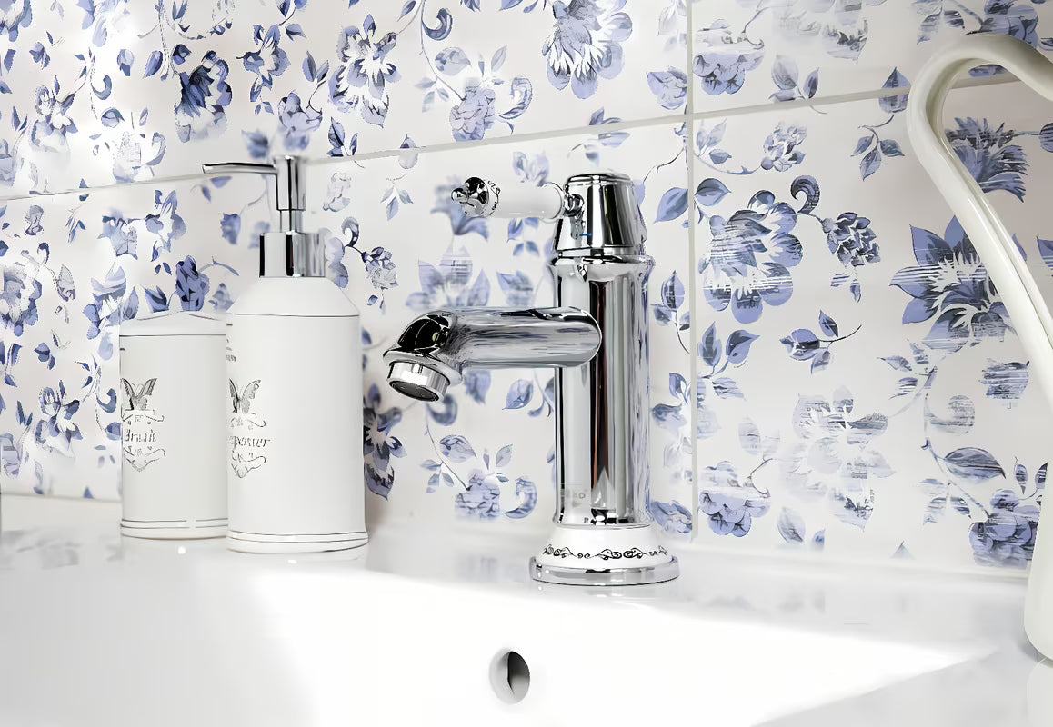 Kromirana miješalica za umivaonik SIKO Provence u retro dizajnu s ukrasnim detaljima