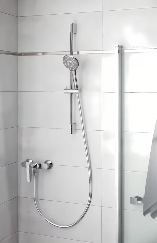 Kromirana ručna tuš slušalica SIKO promjera 115 mm s prebacivanjem između 3 mlaza tipkom.