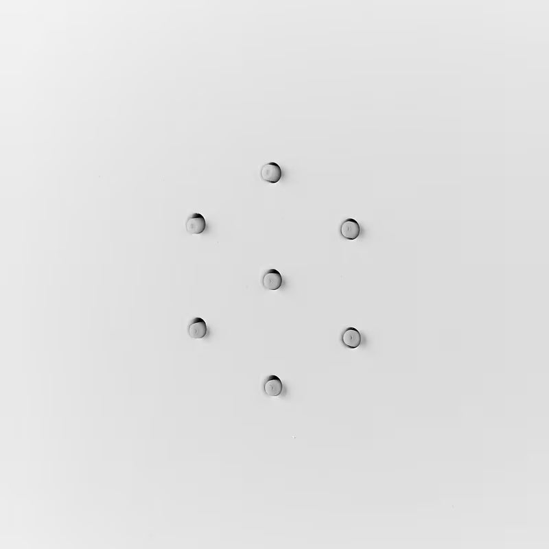 Bijeli tuš panel SIKO Alushower s 4 funkcije, uključujući nadglavni i ručni tuševi, vodopad i masažne mlaznice.