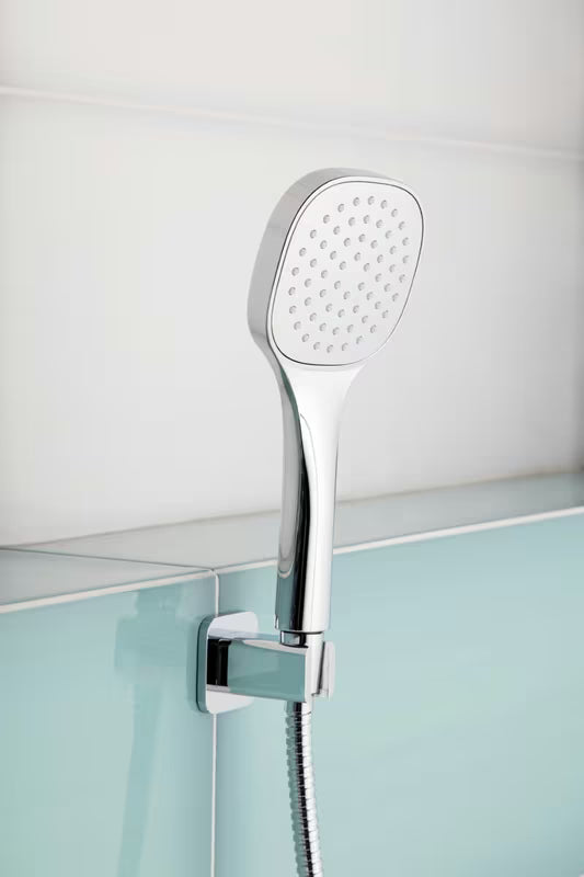 Kromirani set za kadu SIKO s ručnim tušem, mjedenim držačem i metalnim crijevom 150 cm, zaobljenog dizajna.