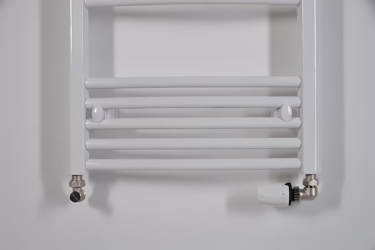 Bijeli kombinirani cijevni radijator Thermal Trend KDO 132x75 cm pro za kupaonicu ili hodnik.