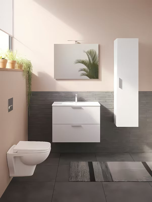 Bijeli kupaonski set Vitra Mia s keramičkim umivaonikom, visećim ormarićem, ogledalom i LED rasvjetom.