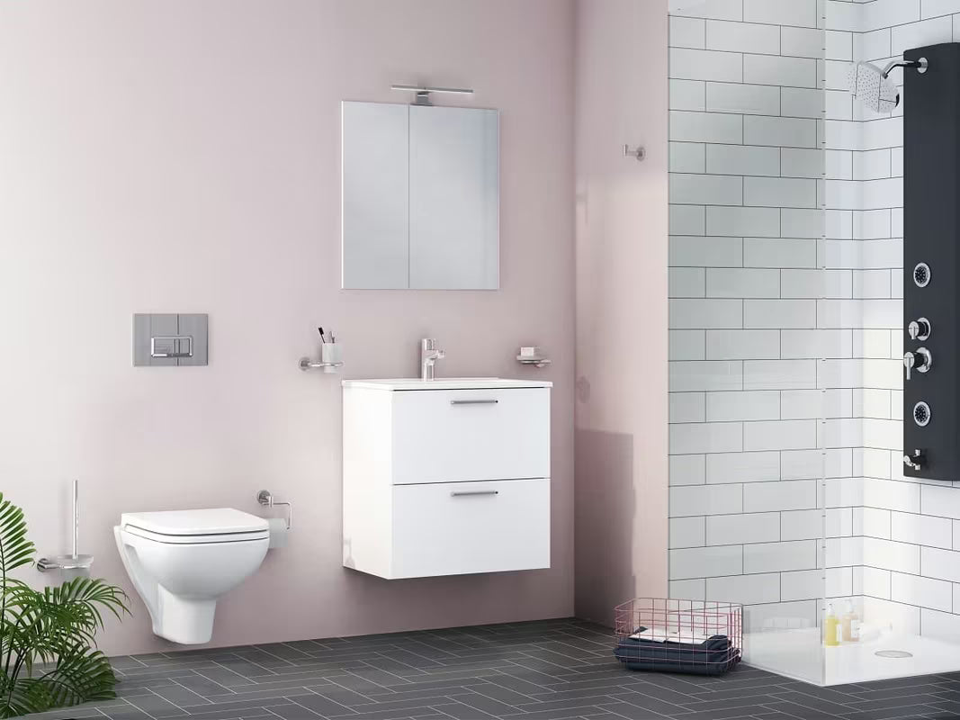 Bijeli kupaonski set Vitra Mia s keramičkim umivaonikom, visećim ormarićem, ogledalom i LED rasvjetom.