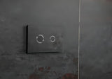 Crno-matni tipka za aktiviranje Alca pro vodokotlića Alcaplast iz serije Metal.
