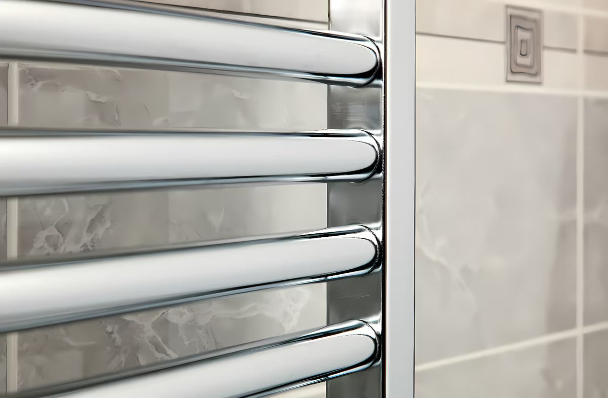 Kombinirani kupaonski radijator Anima Marcus 450x1760 mm u krom izvedbi sa zaobljenim profilom.