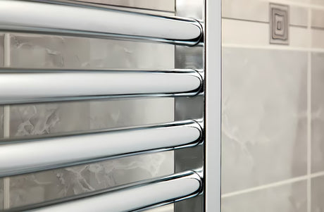 Kombinirani kupaonski radijator Anima Marcus 450x1118 mm u krom izvedbi sa zaobljenim profilom.